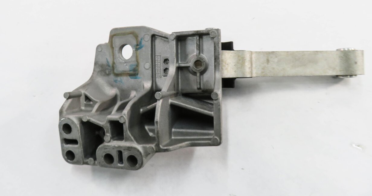 Thumbnail 6: 2017 LAND ROVER DISCOVERY SPORT (L550) 2.0L TURBO - UPPER ENGINE MOUNT BRACKET