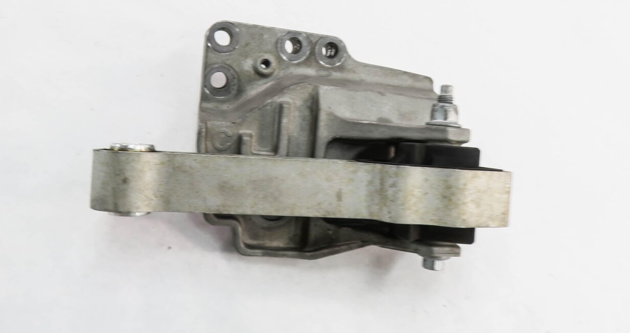 Thumbnail 7: 2017 LAND ROVER DISCOVERY SPORT (L550) 2.0L TURBO - UPPER ENGINE MOUNT BRACKET