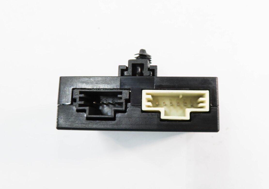 Thumbnail 6: 2013 MERCEDES C250 (W204) REARVIEW CAMERA CONTROL MODULE