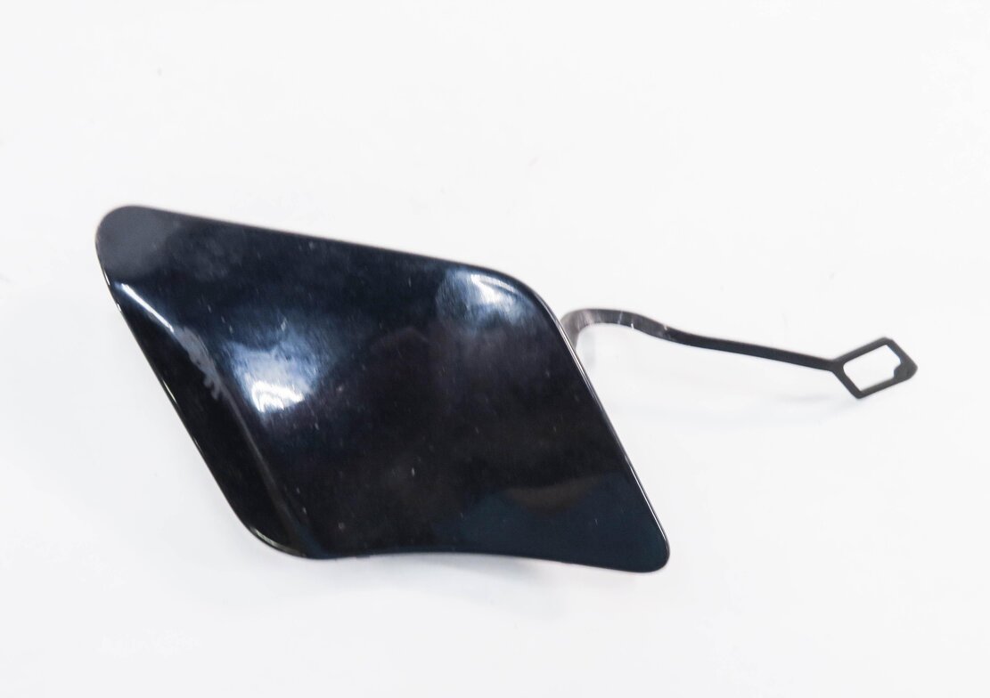 Thumbnail 2: 2013 MERCEDES C250 (W204) FRONT TOW HOOK COVER TRIM (CAVANSITE BLUE METALLIC)