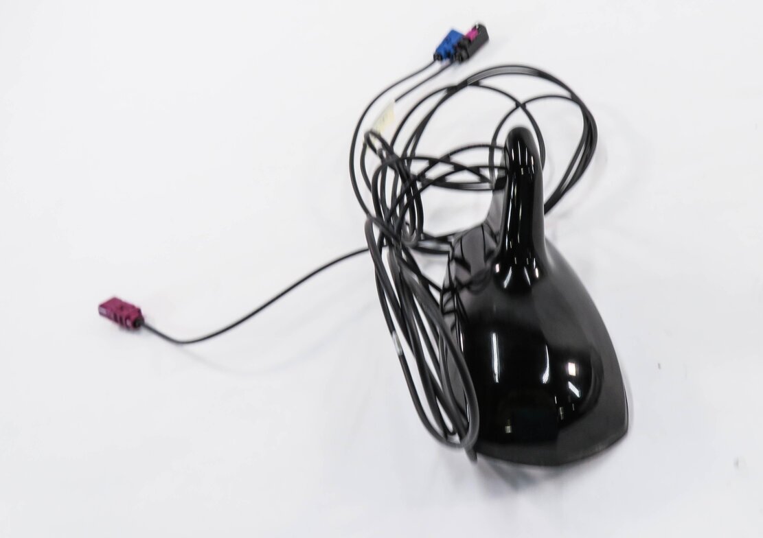 Thumbnail 2: 2013 MERCEDES C250 (W204) RADIO STEREO SHARK FIN ANTENNA (BLACK)