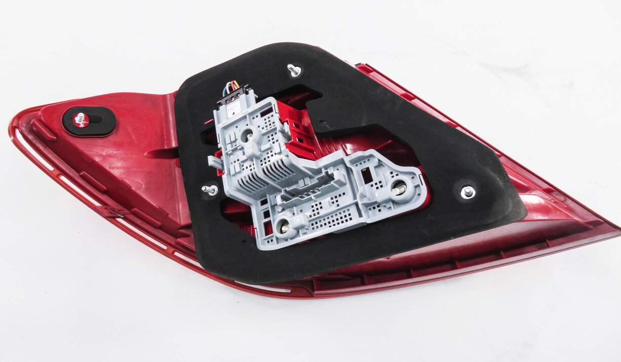 Thumbnail 6: 12-15 MERCEDES BENZ C250 C300 C350 (W204) RIGHT PASSENGER TAILLIGHT BRAKE LIGHT