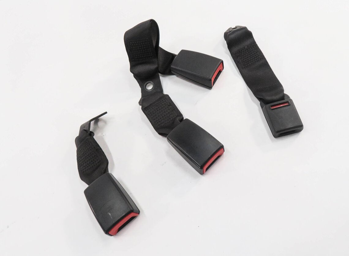 2011 BMW 335i (E90) REAR SEAT SEATBELT BUCKLE RECEIVER SET-3 (BLACK)