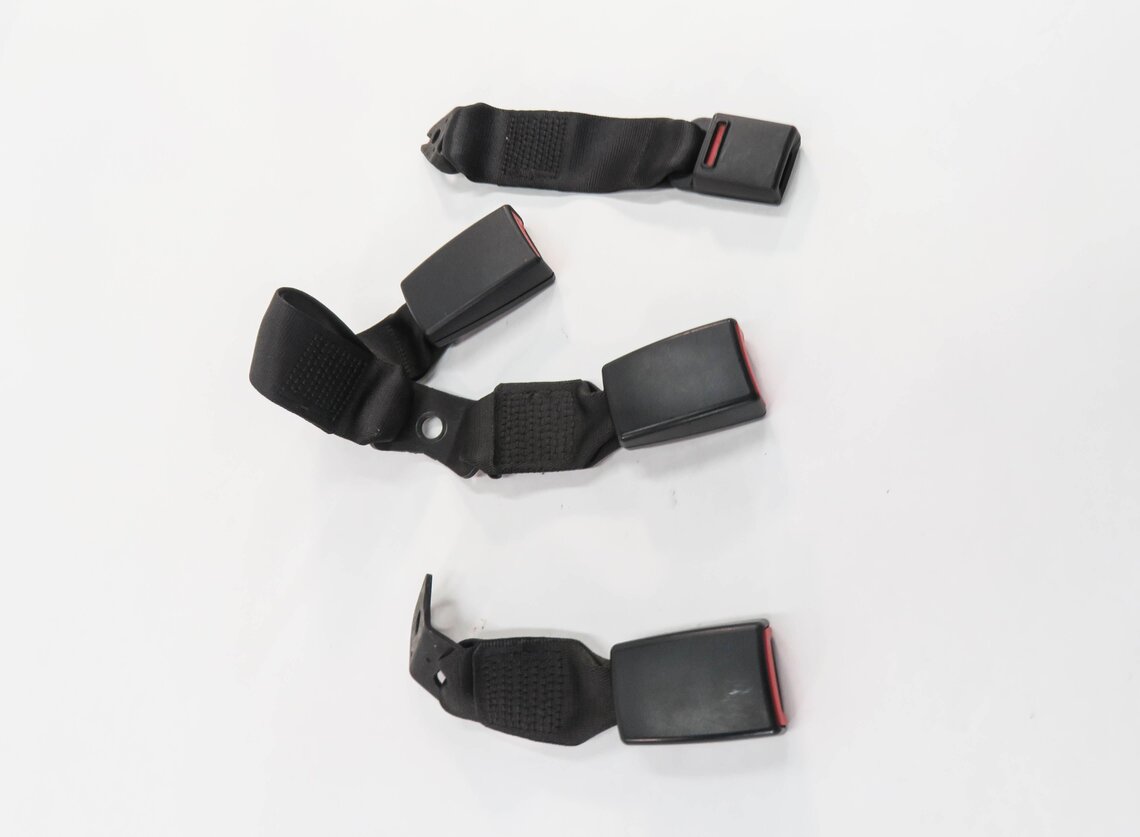 Thumbnail 3: 2011 BMW 335i (E90) REAR SEAT SEATBELT BUCKLE RECEIVER SET-3 (BLACK)