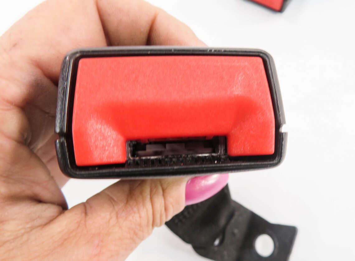 Thumbnail 6: 2011 BMW 335i (E90) REAR SEAT SEATBELT BUCKLE RECEIVER SET-3 (BLACK)