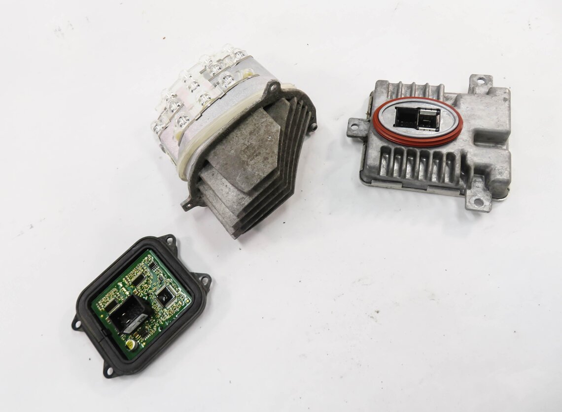2011 BMW 335i (E90) RIGHT XENON HID ADAPTIVE SMC BALLAST CONTROL MODULE SET
