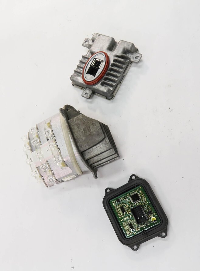 Thumbnail 3: 2011 BMW 335i (E90) RIGHT XENON HID ADAPTIVE SMC BALLAST CONTROL MODULE SET