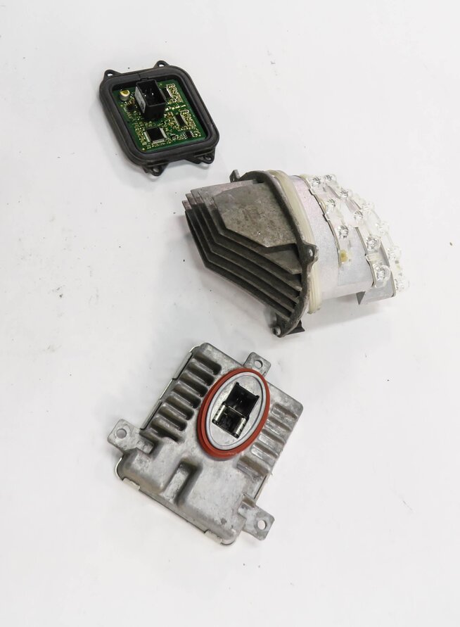 Thumbnail 4: 2011 BMW 335i (E90) RIGHT XENON HID ADAPTIVE SMC BALLAST CONTROL MODULE SET