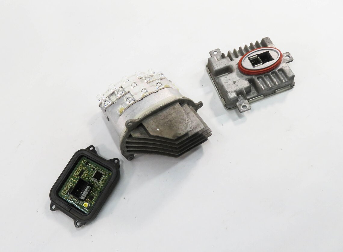 Thumbnail 1: 2011 BMW 335i (E90) LEFT XENON HID ADAPTIVE SMC BALLAST CONTROL MODULE SET