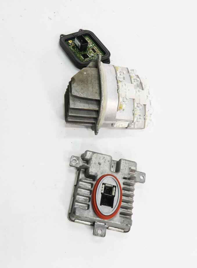 Thumbnail 4: 2011 BMW 335i (E90) LEFT XENON HID ADAPTIVE SMC BALLAST CONTROL MODULE SET