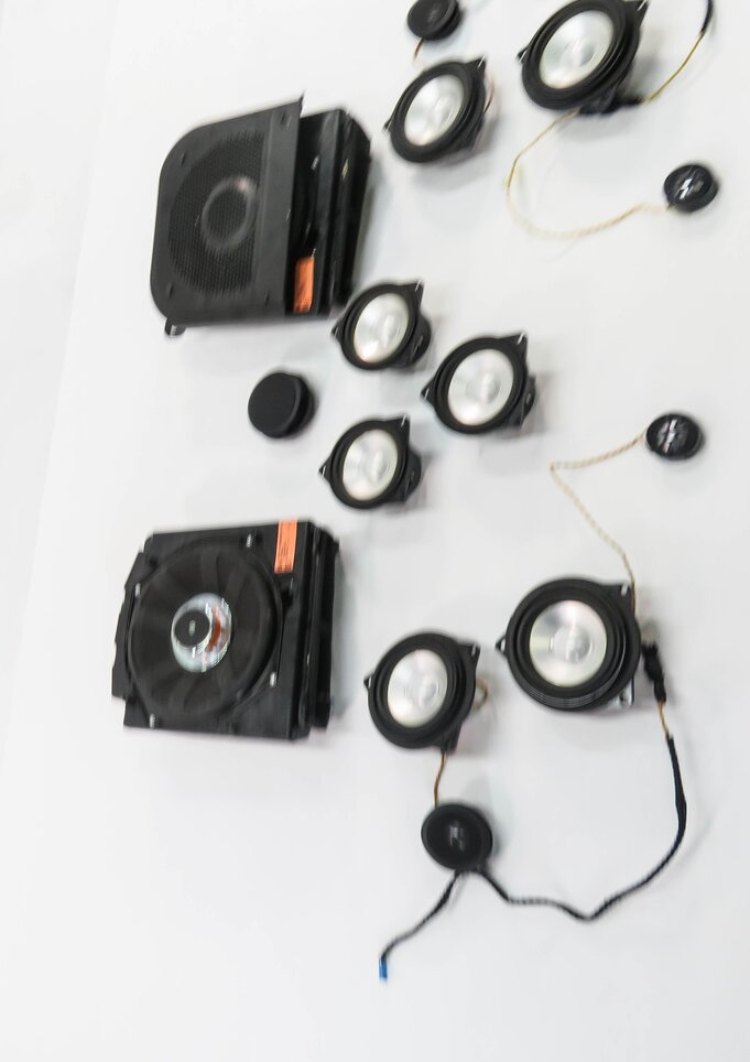 Thumbnail 3: 2006 BMW M6 ///M (E63) RADIO STEREO LOGIC-7 SUB SUBWOOFER TWEETER SPEAKER SET-14