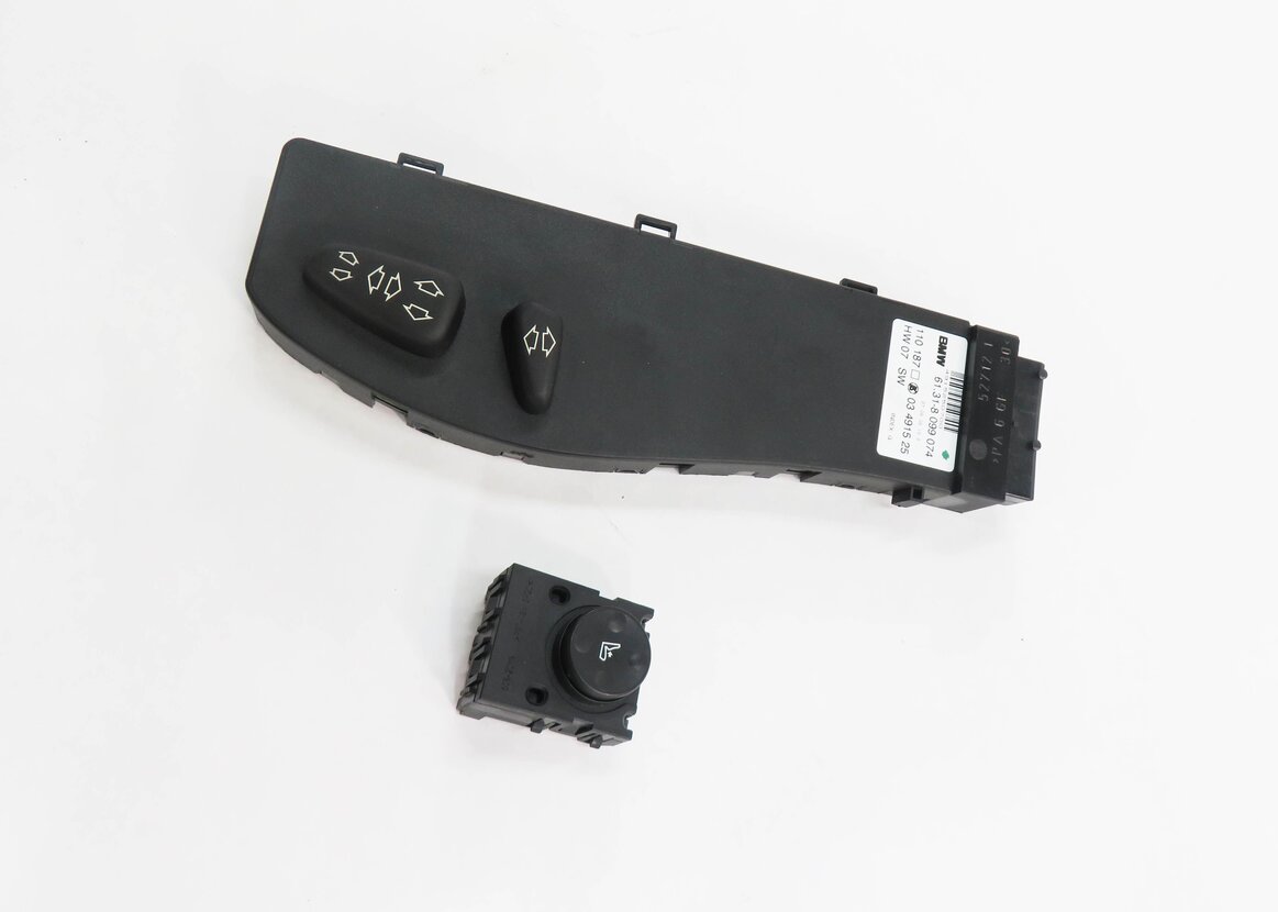 Thumbnail 3: 2006 BMW M6 ///M (E63) RIGHT FRONT PASSENGER SEAT ADJUSTMENT SWITCH