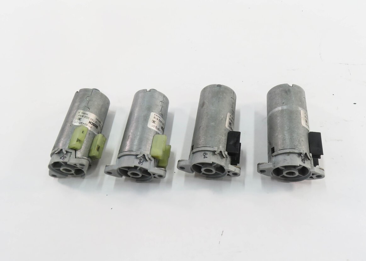 Thumbnail 2: 2006 BMW M6 ///M (E63) RIGHT FRONT PASSENGER SEAT ADJUSTMENT MOTOR SET-4