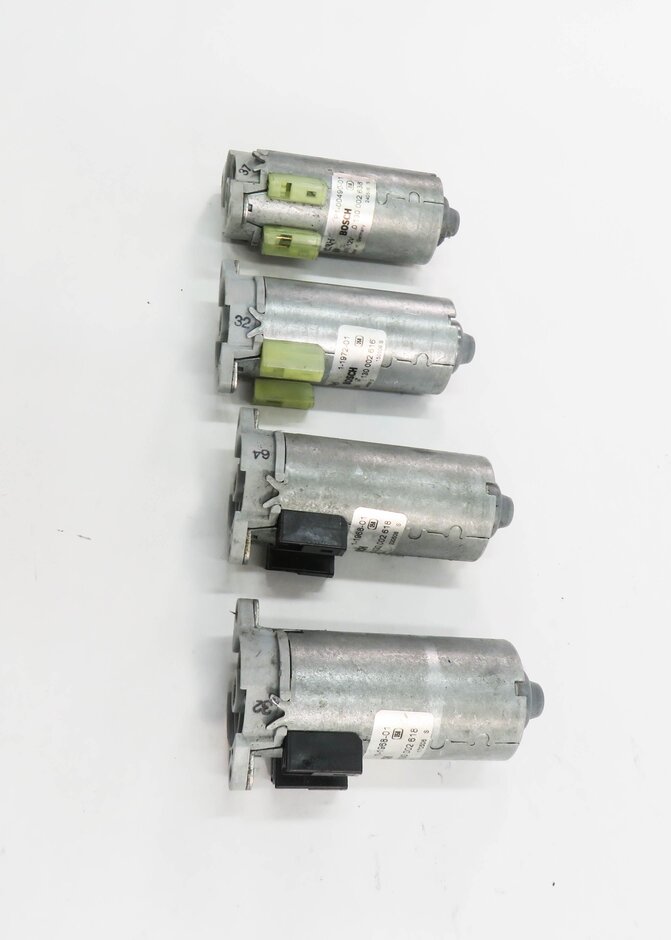 Thumbnail 4: 2006 BMW M6 ///M (E63) RIGHT FRONT PASSENGER SEAT ADJUSTMENT MOTOR SET-4