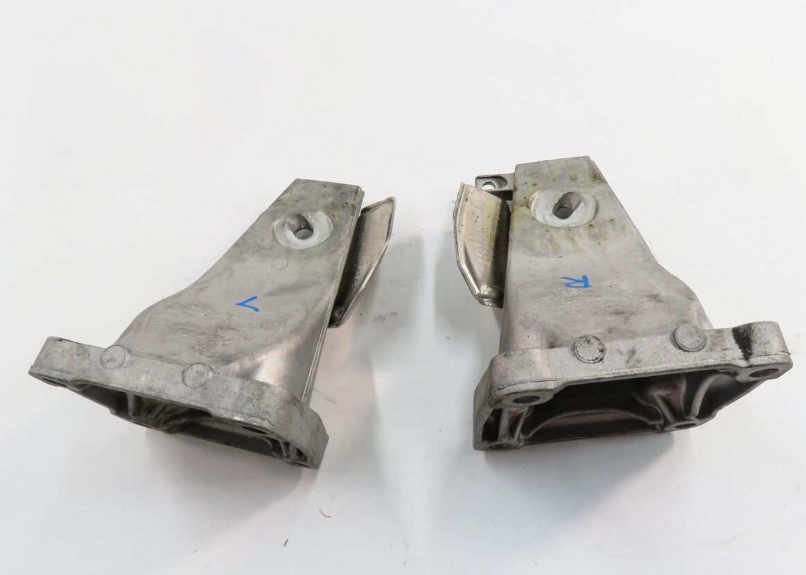 Thumbnail 2: 2006 BMW M6 ///M (E63) 5.0L S85 V10 ENGINE - MOTOR MOUNT BRACKET SET-2
