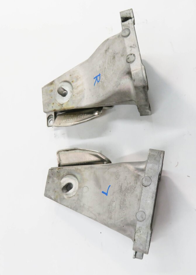 Thumbnail 3: 2006 BMW M6 ///M (E63) 5.0L S85 V10 ENGINE - MOTOR MOUNT BRACKET SET-2