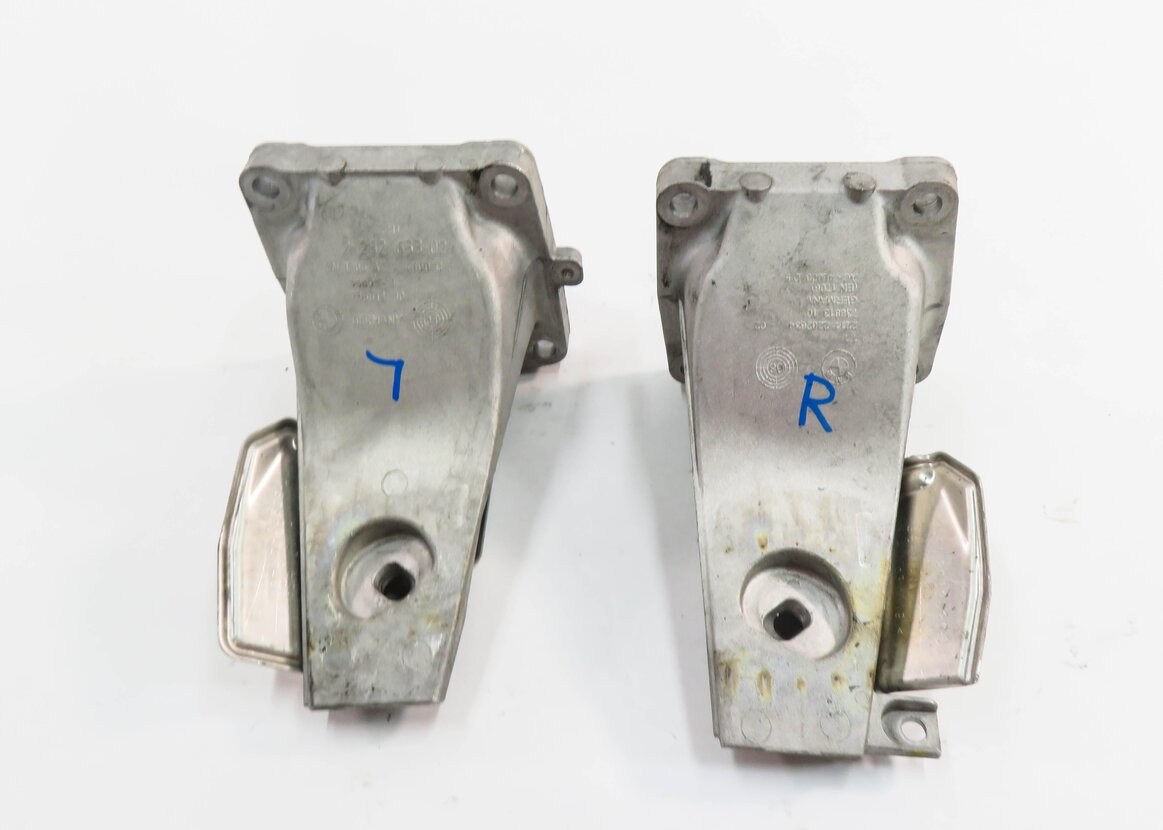 Thumbnail 5: 2006 BMW M6 ///M (E63) 5.0L S85 V10 ENGINE - MOTOR MOUNT BRACKET SET-2