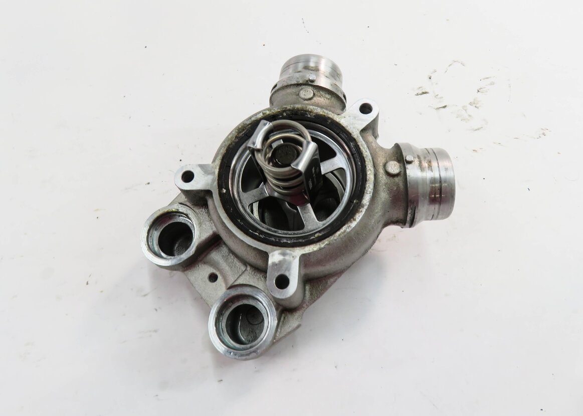 2006 BMW M6 ///M (E63) 5.0L S85 V10 ENGINE - THERMOSTAT HOUSING