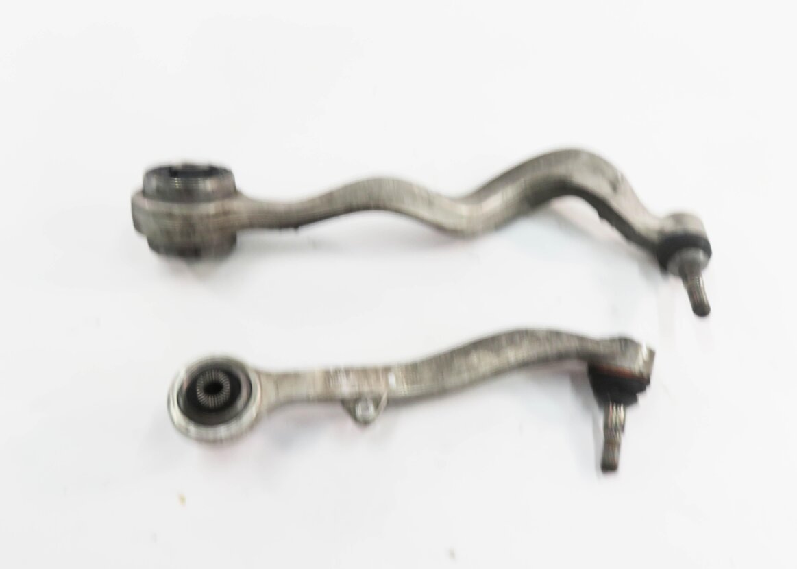 Thumbnail 2: 2006 BMW M6 ///M (E63) RIGHT FRONT PASSENGER LOWER CONTROL ARM SET-2