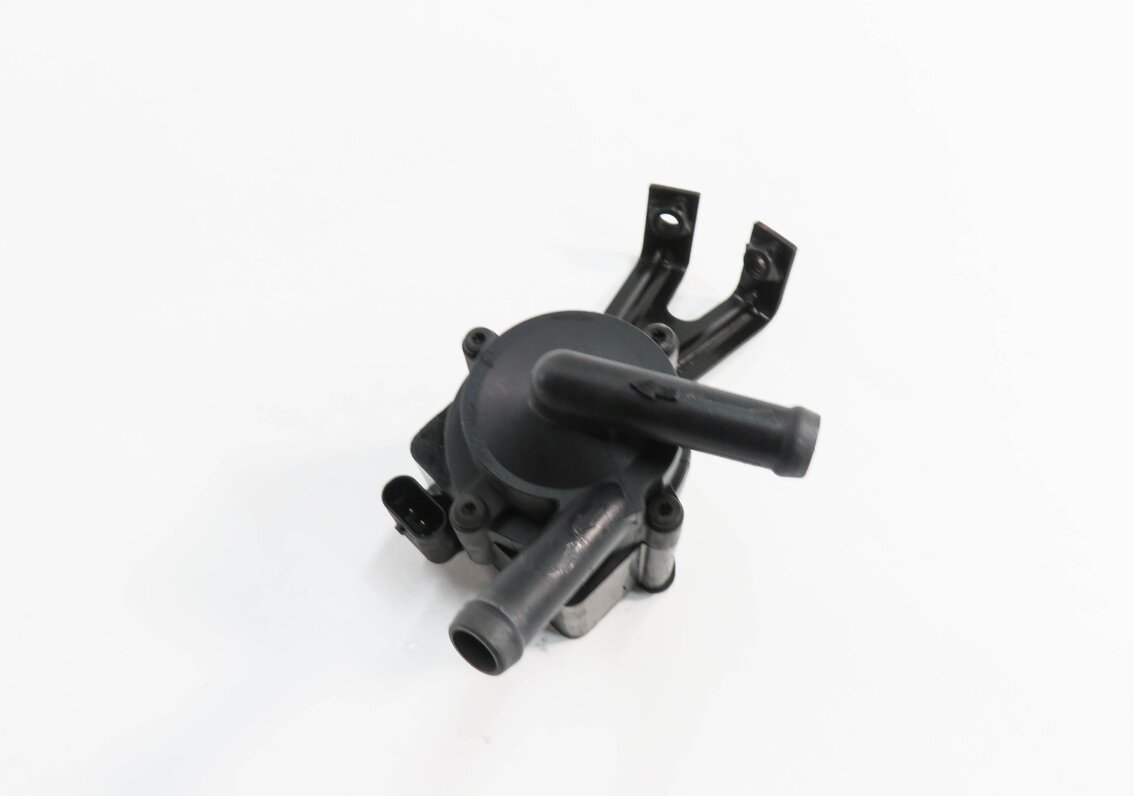 Thumbnail 1: 2011 BMW 750i (F01) 4.4L N63 TWIN TURBO ENGINE - AUX AUXILIARY WATER PUMP