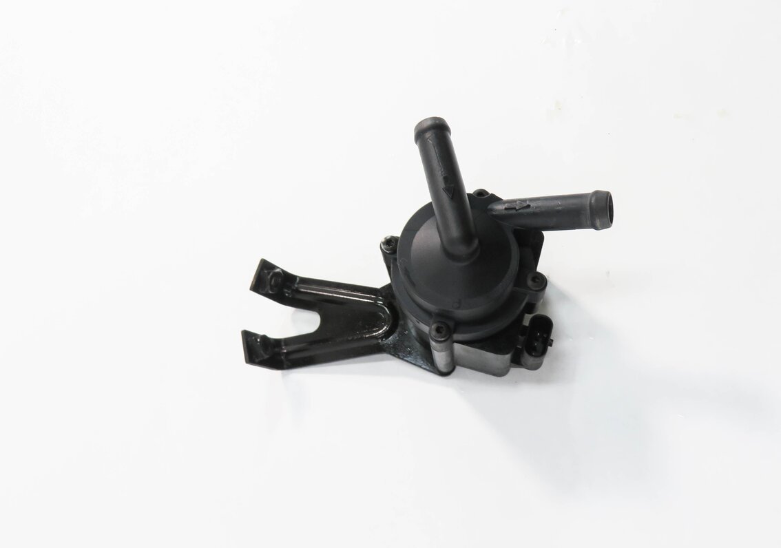 Thumbnail 3: 2011 BMW 750i (F01) 4.4L N63 TWIN TURBO ENGINE - AUX AUXILIARY WATER PUMP