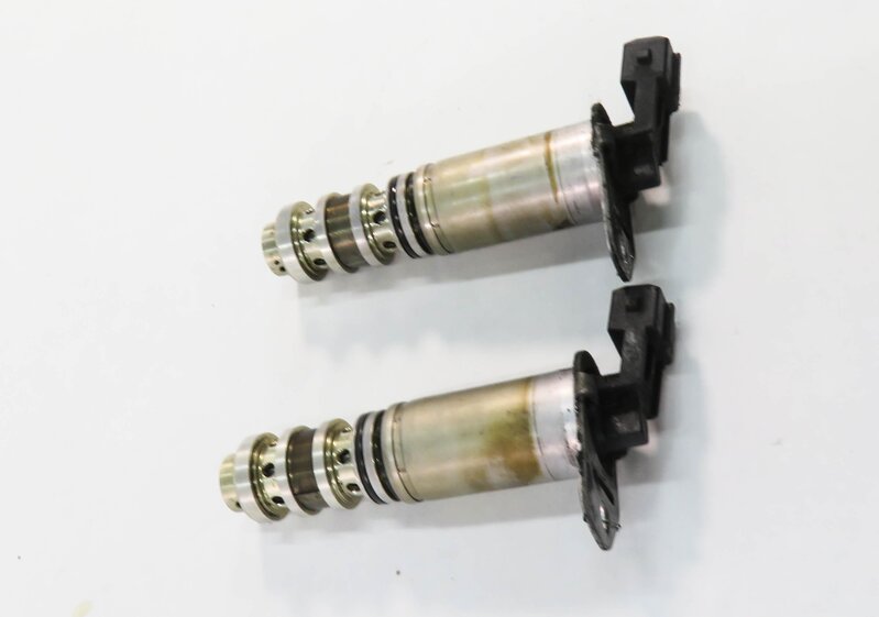 Thumbnail 3: 2011 BMW 750i (F01) 4.4L N63 ENGINE - VVT VARIABLE VALVE TIMING SOLENOID SET