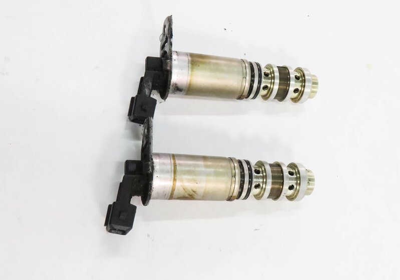 Thumbnail 4: 2011 BMW 750i (F01) 4.4L N63 ENGINE - VVT VARIABLE VALVE TIMING SOLENOID SET