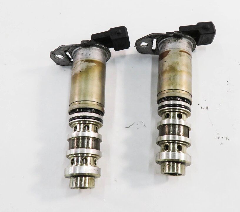 Thumbnail 5: 2011 BMW 750i (F01) 4.4L N63 ENGINE - VVT VARIABLE VALVE TIMING SOLENOID SET