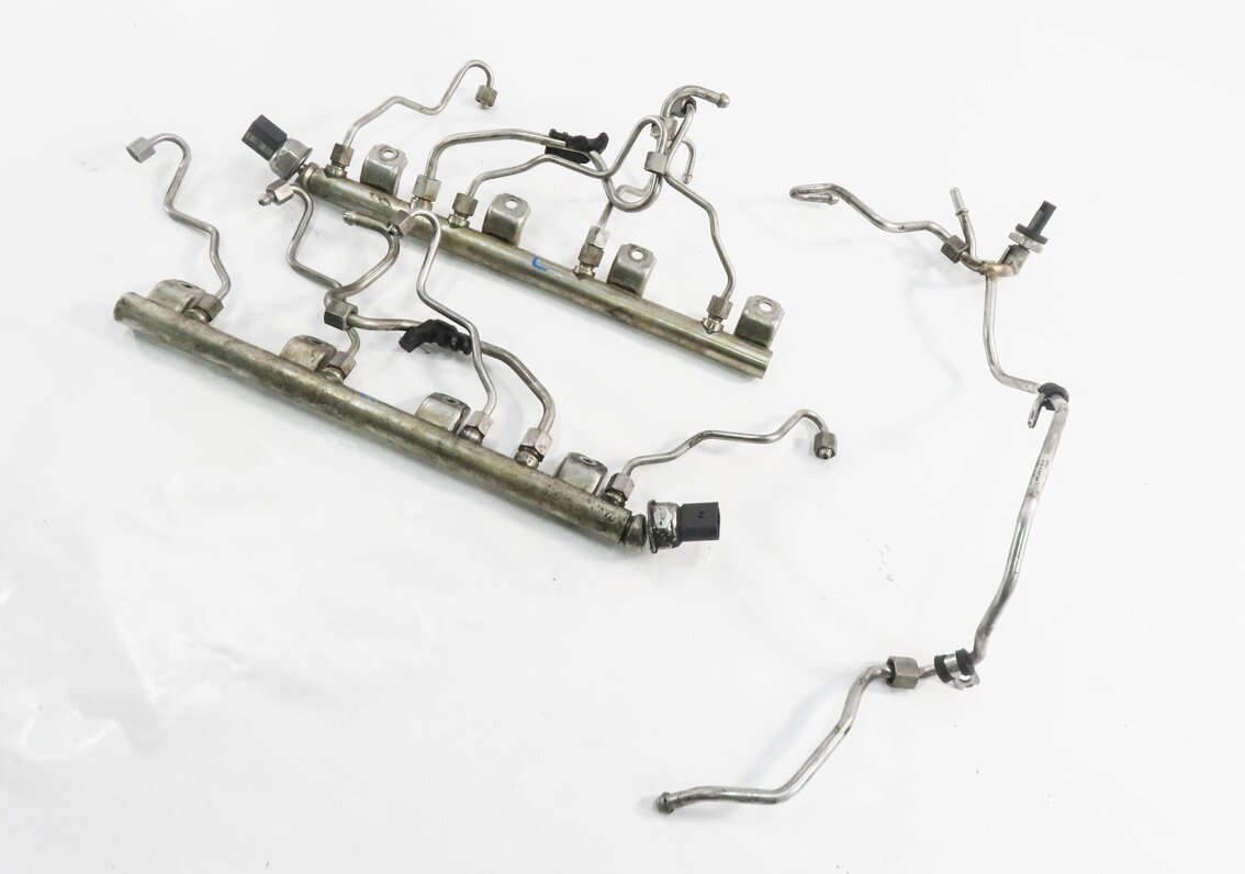 Thumbnail 1: 2011 BMW 750i (F01) 4.4L N63 TWIN TURBO ENGINE - LEFT & RIGHT FUEL RAIL SET-2