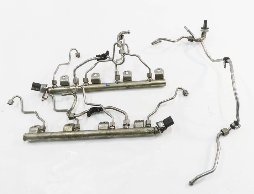 Thumbnail 2: 2011 BMW 750i (F01) 4.4L N63 TWIN TURBO ENGINE - LEFT & RIGHT FUEL RAIL SET-2