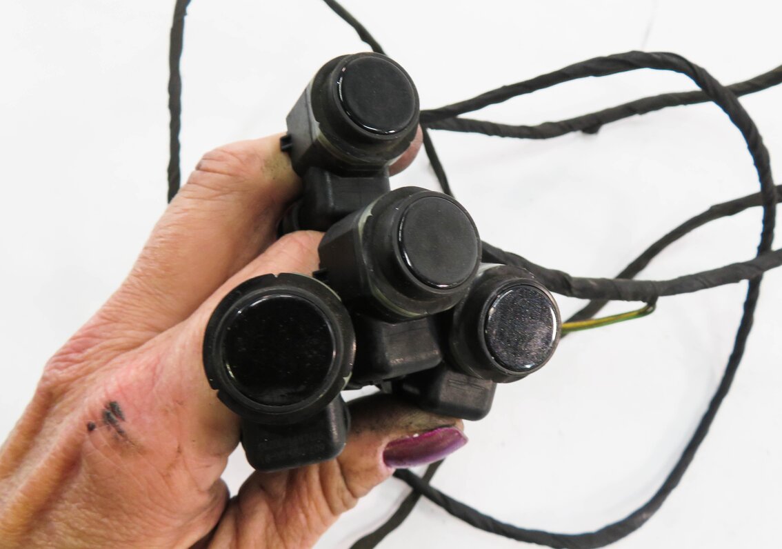 Thumbnail 6: 2011 BMW 750i (F01) REAR PDC PARK DISTANCE SENSOR SET w/ HARNESS (BLACK 475)