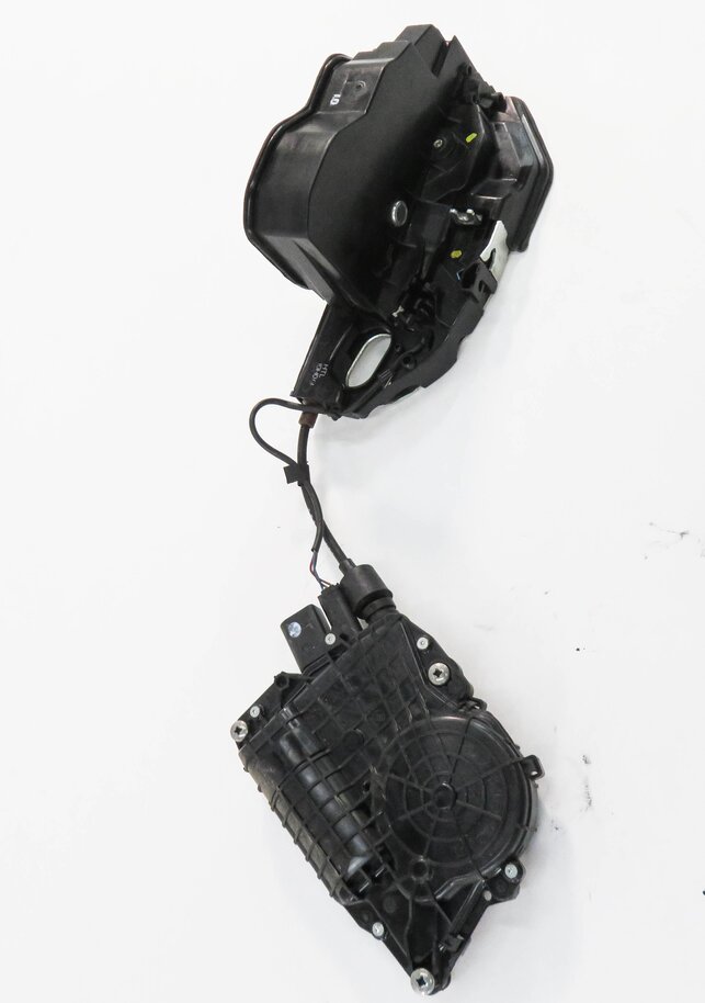 Thumbnail 3: 2011-2015 BMW 740i 750i 760i (F01) LEFT SIDE REAR DOOR LOCK LATCH (SOFT CLOSE)