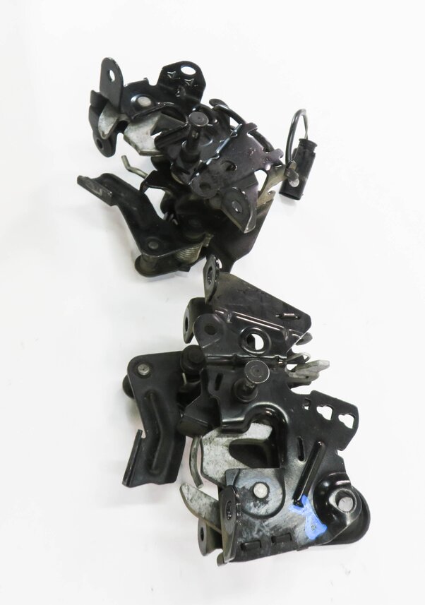 Thumbnail 2: 2011 BMW 750i (F01) FRONT LEFT & RIGHT LOWER HOOD LOCK LATCH SET-2