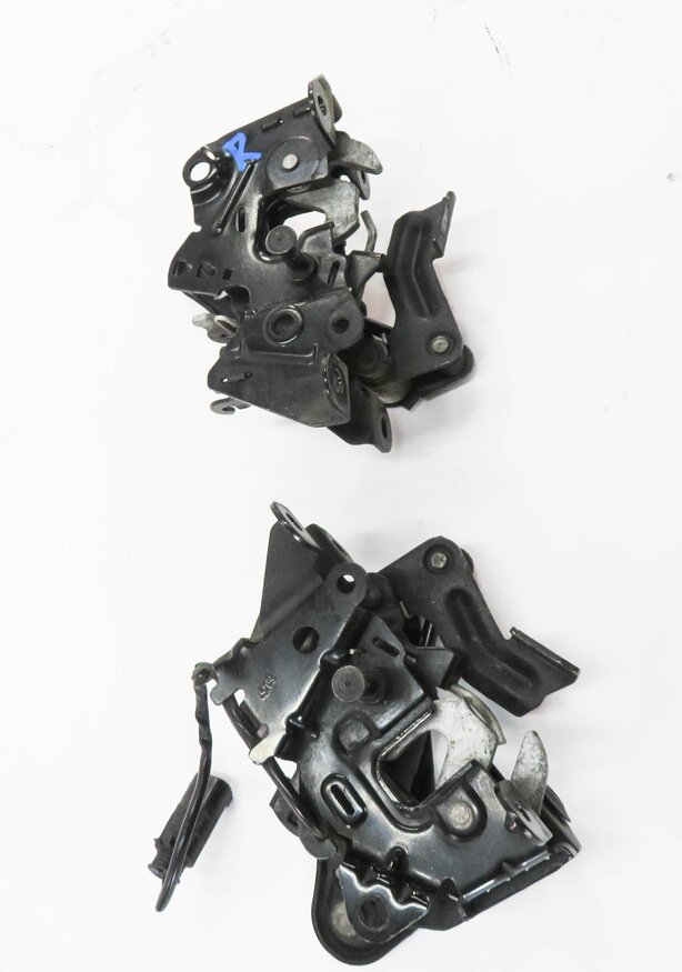 Thumbnail 3: 2011 BMW 750i (F01) FRONT LEFT & RIGHT LOWER HOOD LOCK LATCH SET-2