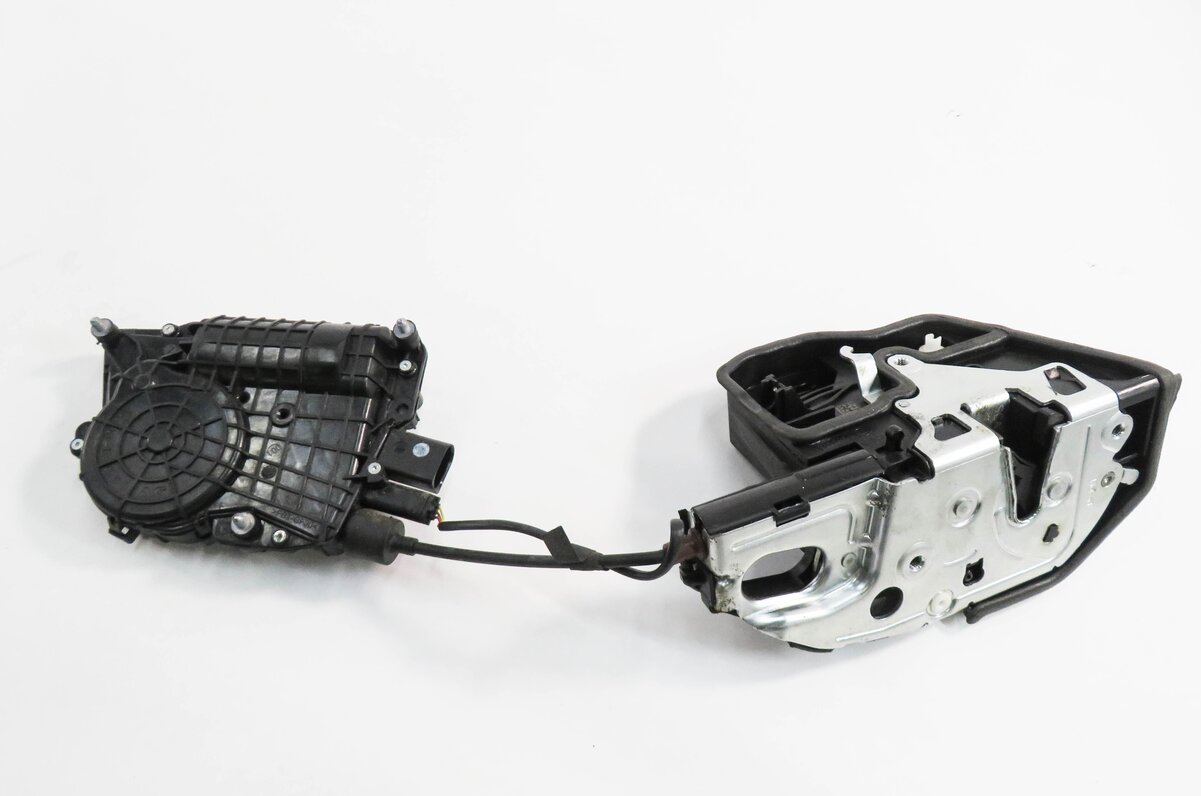 Thumbnail 5: 2011-2015 BMW 740i 750i 760i (F01) RIGHT SIDE REAR DOOR LOCK LATCH (SOFT CLOSE)