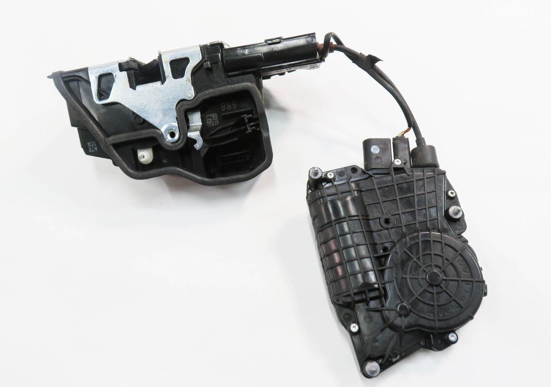 Thumbnail 6: 2011-2015 BMW 740i 750i 760i (F01) RIGHT SIDE REAR DOOR LOCK LATCH (SOFT CLOSE)