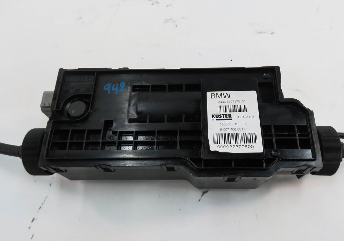 Thumbnail 5: 2011 BMW 750i (F01) EMERGENCY PARKING BRAKE ACTUATOR MOTOR w/ CABLES