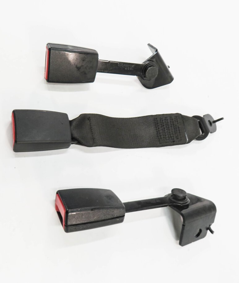 Thumbnail 4: 2011 BMW 750i (F01) REAR SEAT SEATBELT BUCKLE RECEIVER SET-3 (BLACK)