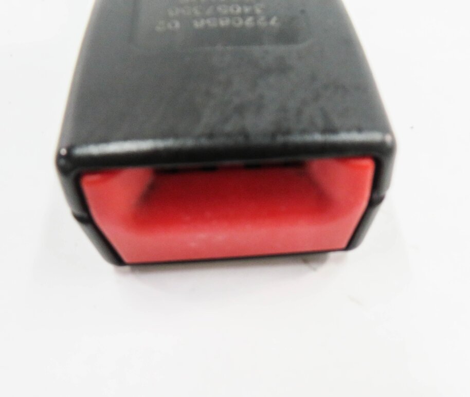 Thumbnail 8: 2011 BMW 750i (F01) REAR SEAT SEATBELT BUCKLE RECEIVER SET-3 (BLACK)