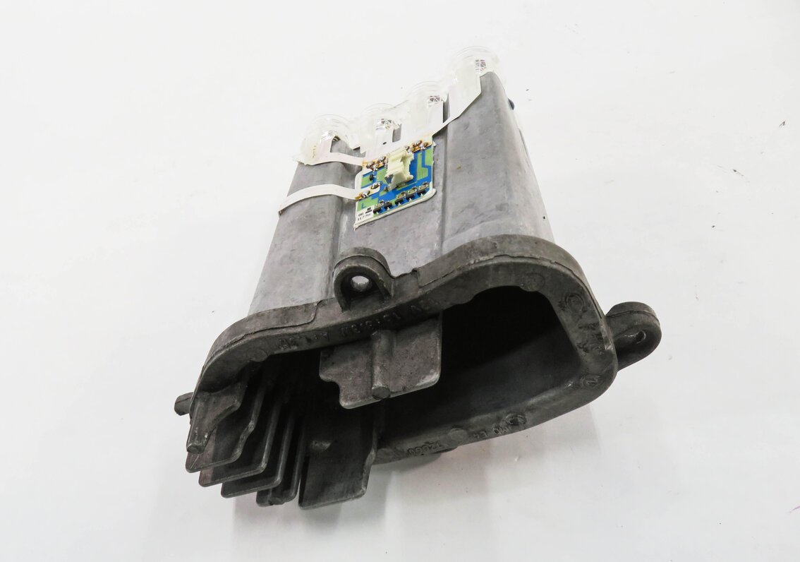 Thumbnail 2: 2011 BMW 750i (F01) LEFT FRONT DRIVER HEADLIGHT LCI TURN SIGNAL LED MARKER LIGHT