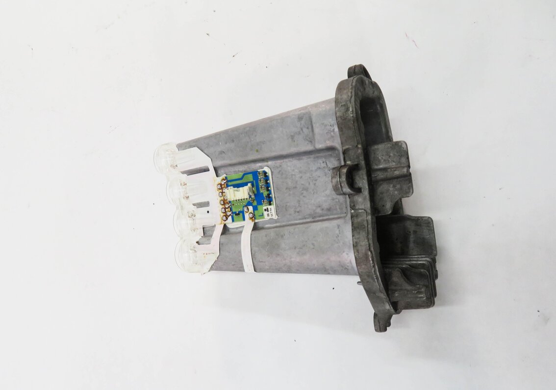 Thumbnail 4: 2011 BMW 750i (F01) LEFT FRONT DRIVER HEADLIGHT LCI TURN SIGNAL LED MARKER LIGHT