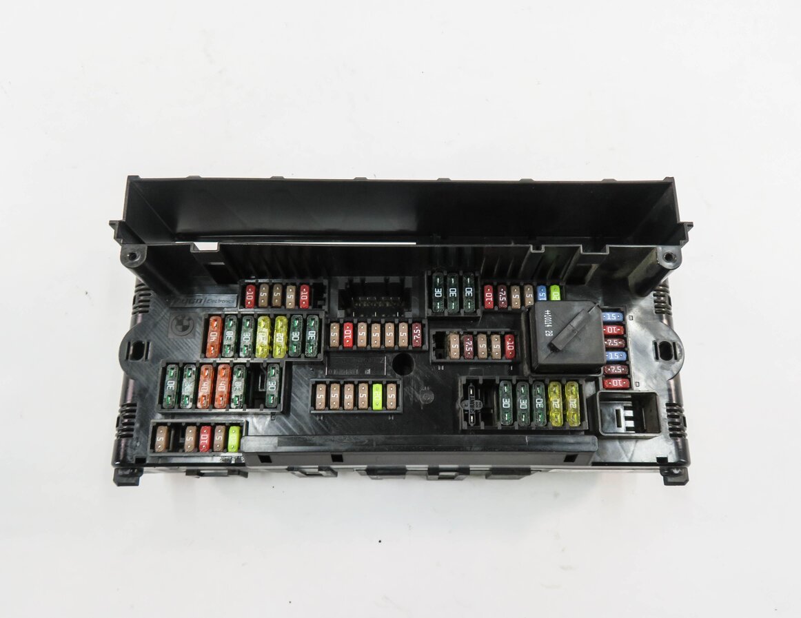 Thumbnail 2: 2011 BMW 750i (F01) FRONT POWER DISTRIBUTION FUSE BOX