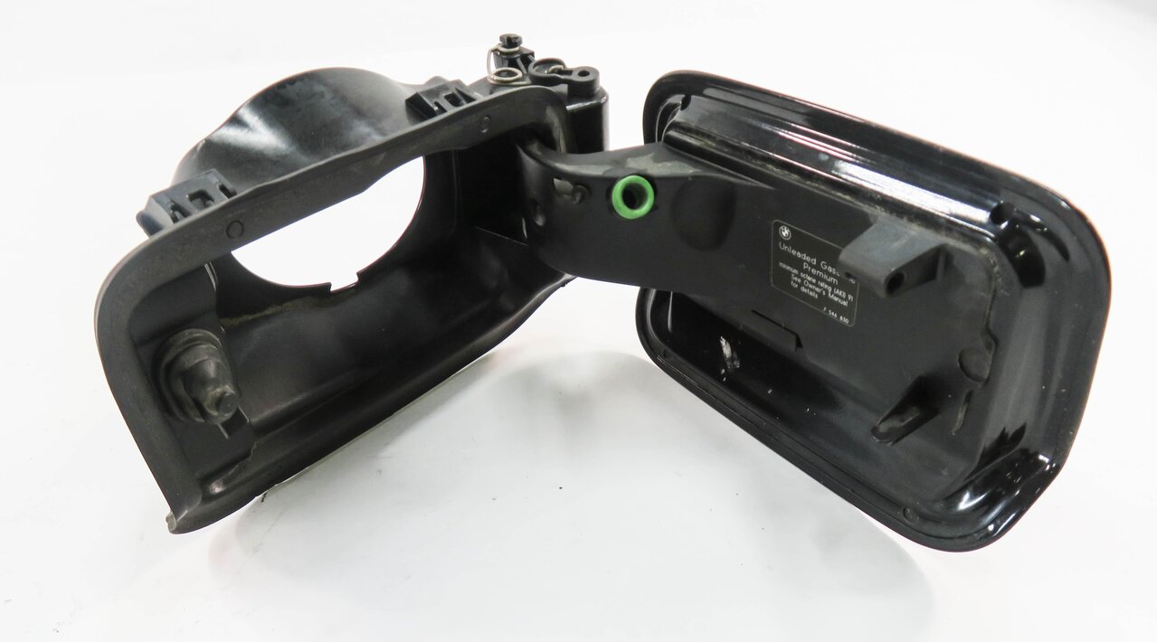 Thumbnail 5: 09-15 BMW 740Li 750Li 760Li B7 LWB (F02) FUEL TANK DOOR w/ HOUSING (BLACK 475)