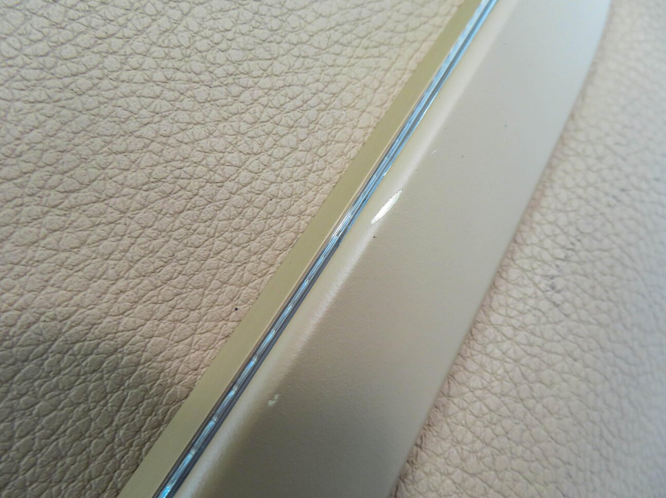 Thumbnail 7: 2011 BMW 750i (F01) LEFT FRONT DRIVER SEAT LIGHTED BACK PANEL (NAPPA BROWN)
