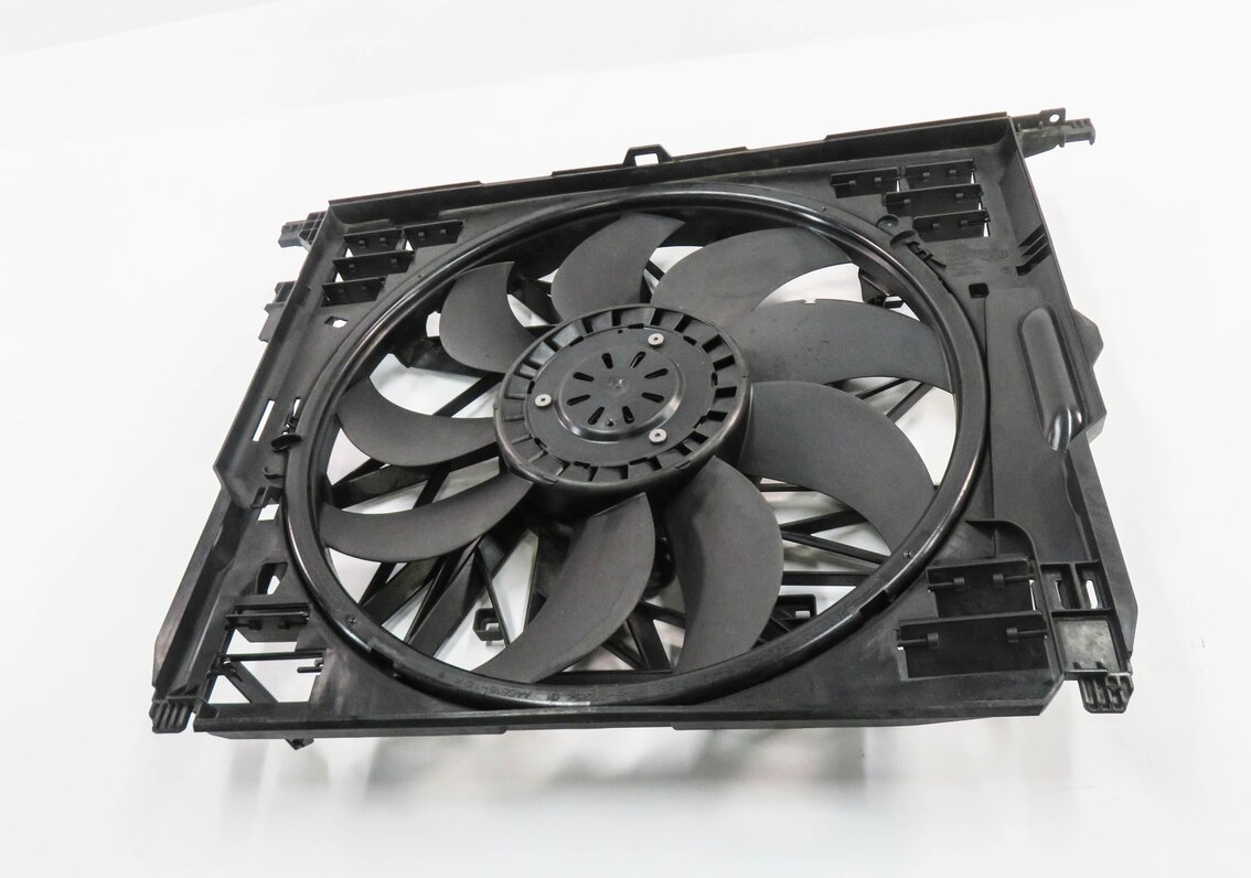 Thumbnail 2: 2010-2018 BMW 550i 550iGT 650i 750i B7 (F01 F06 F10) 850w RADIATOR COOLING FAN