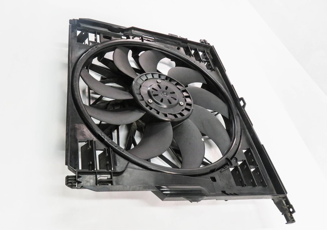 Thumbnail 3: 2010-2018 BMW 550i 550iGT 650i 750i B7 (F01 F06 F10) 850w RADIATOR COOLING FAN