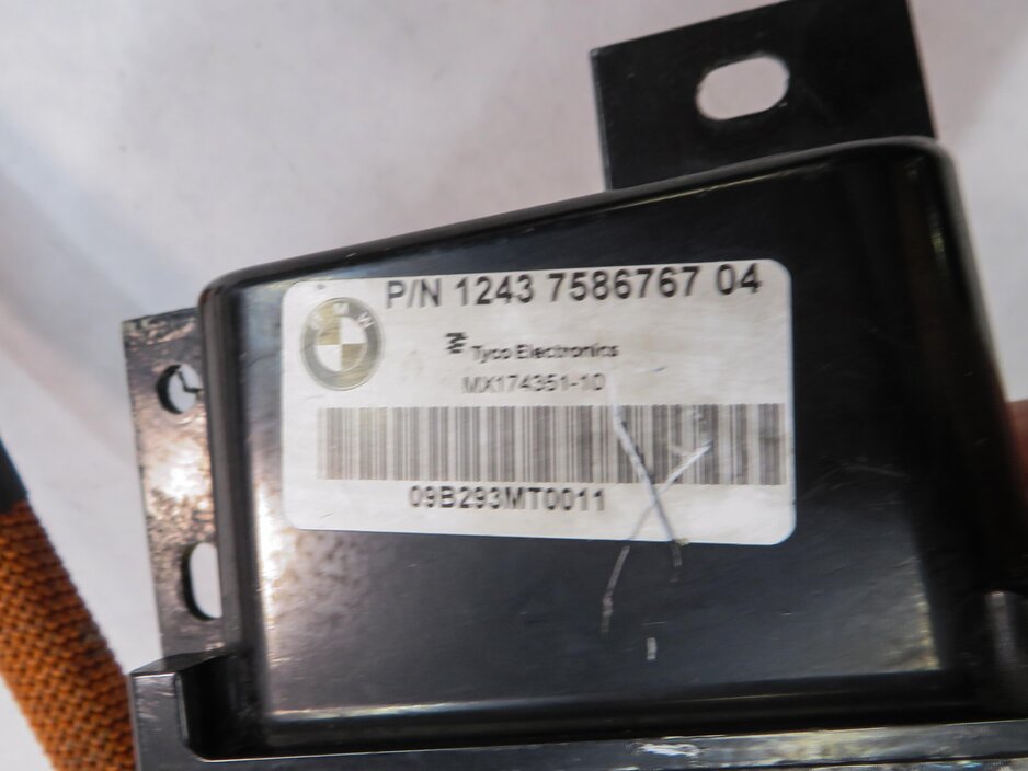 Thumbnail 8: 2010 BMW X6 (E72) HYBRID - POWER DISTRIBUTION BOX w/ HIGH VOLTAGE CABLE