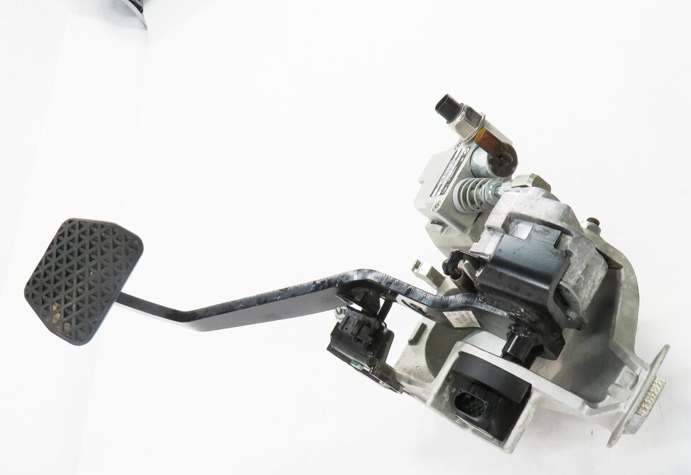 Thumbnail 4: 2010 BMW X6 (E72) HYBRID - BRAKE PEDAL ASSEMBLY