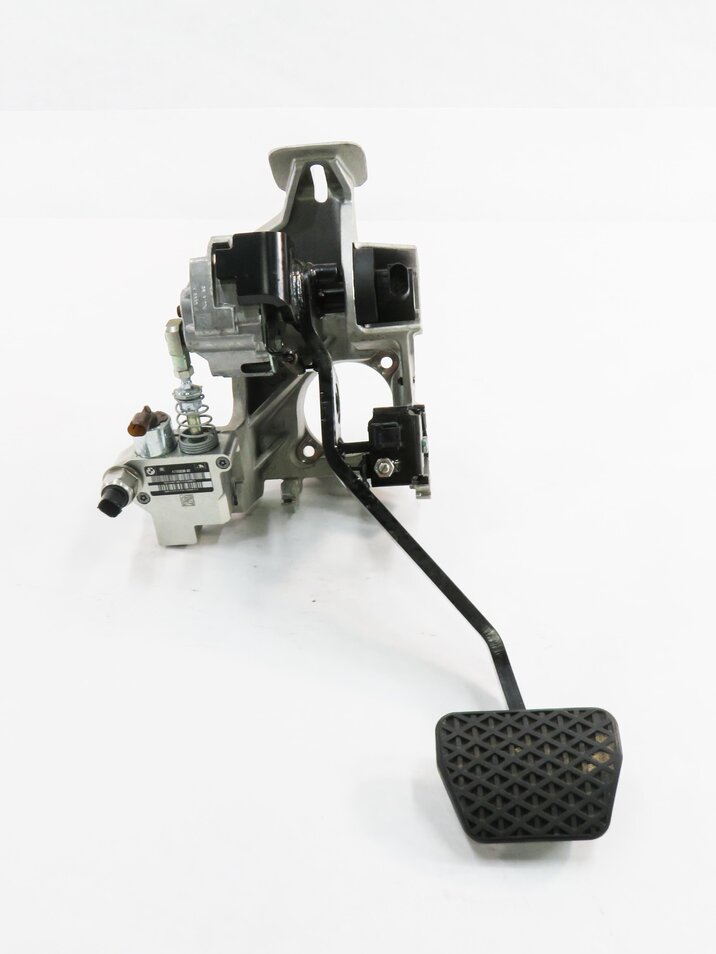 Thumbnail 5: 2010 BMW X6 (E72) HYBRID - BRAKE PEDAL ASSEMBLY