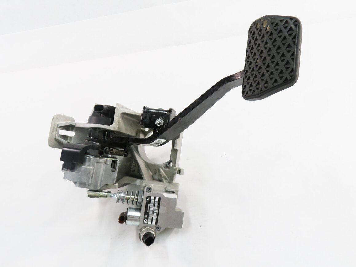 Thumbnail 6: 2010 BMW X6 (E72) HYBRID - BRAKE PEDAL ASSEMBLY